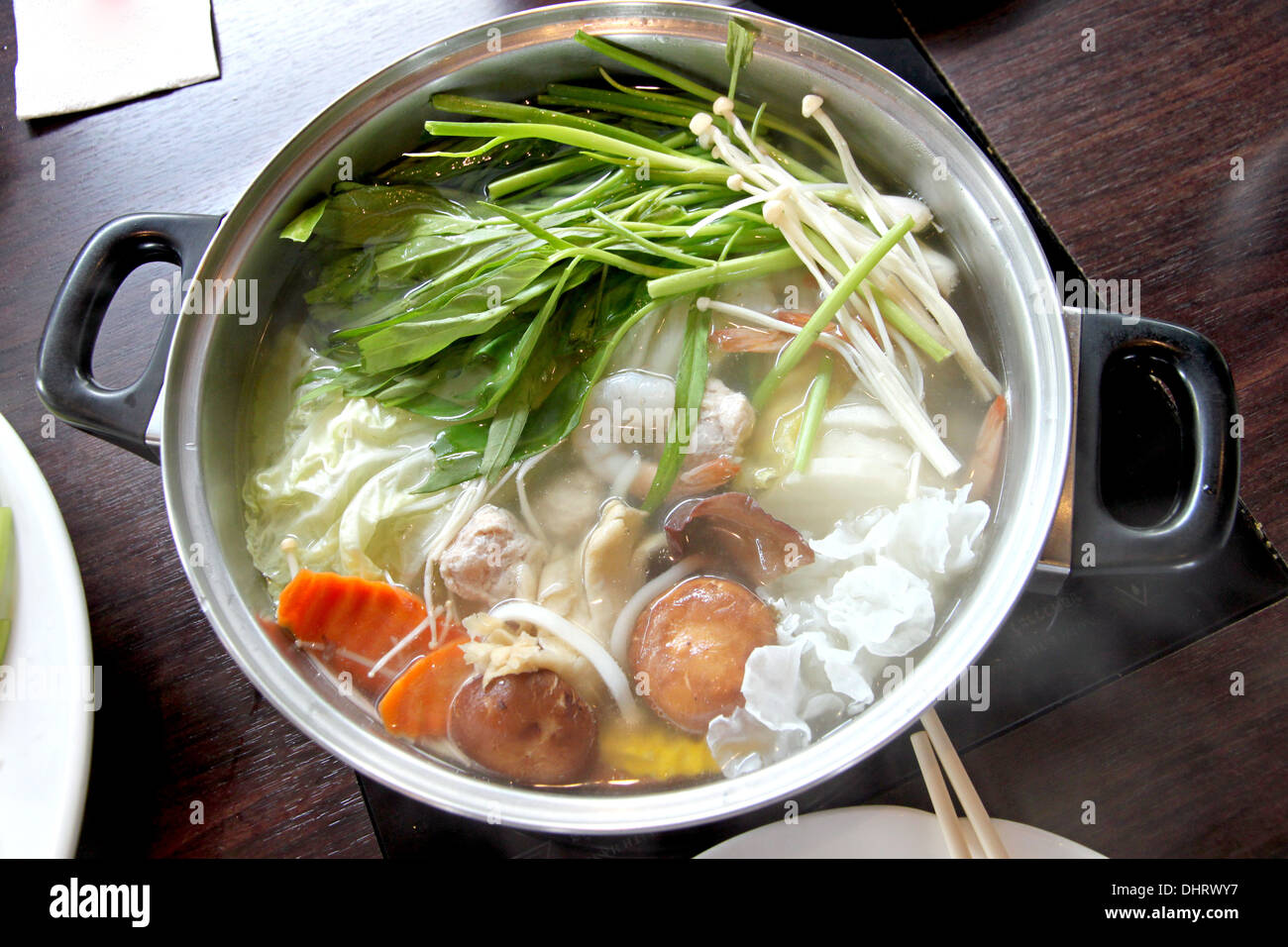 Foto Hot Sukiyaki in pentola. Foto Stock