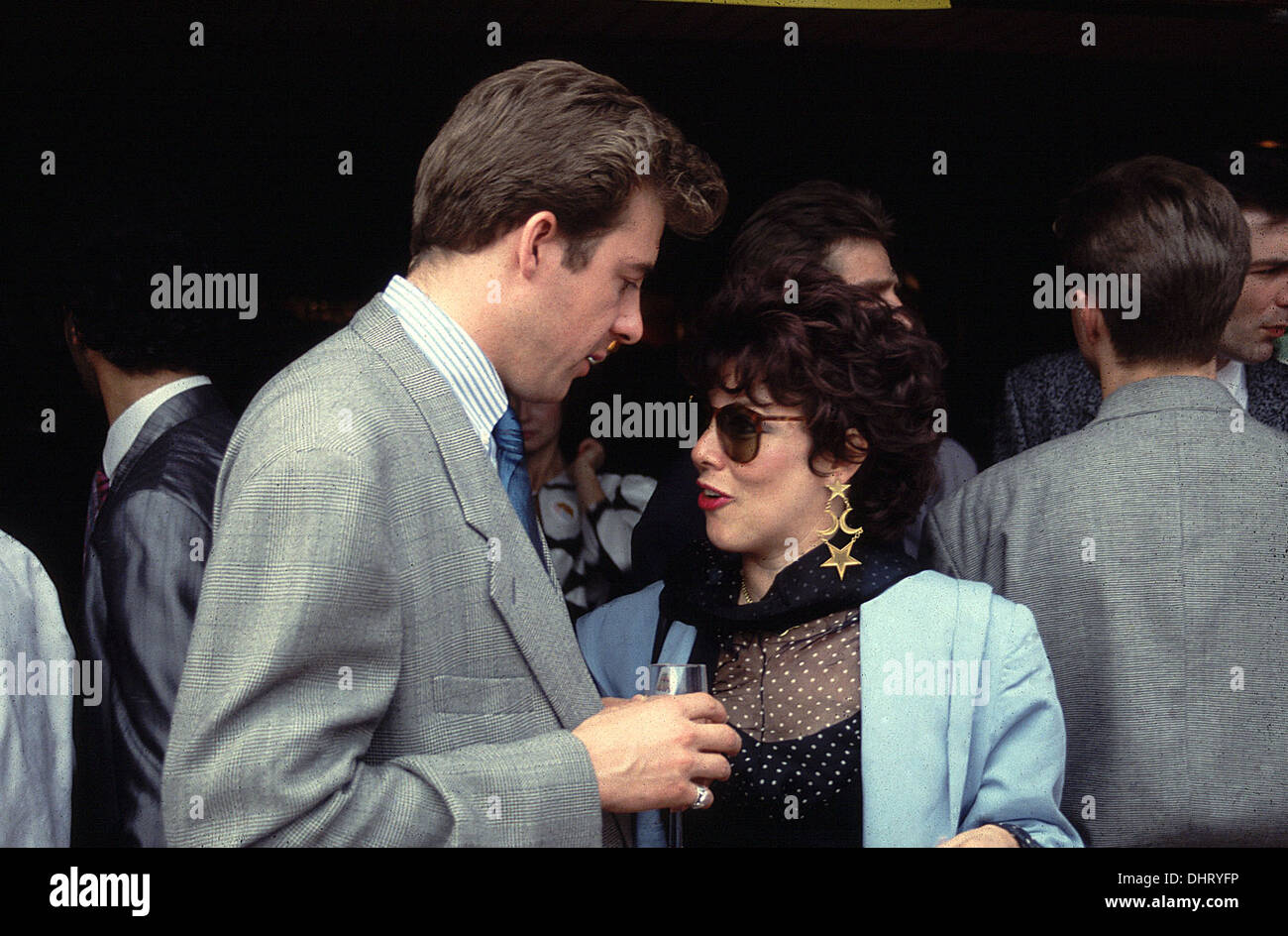 Il presentatore TV Jonathan Ross con comediane Ruby cera al partito nel 1986 a Londra Foto Stock