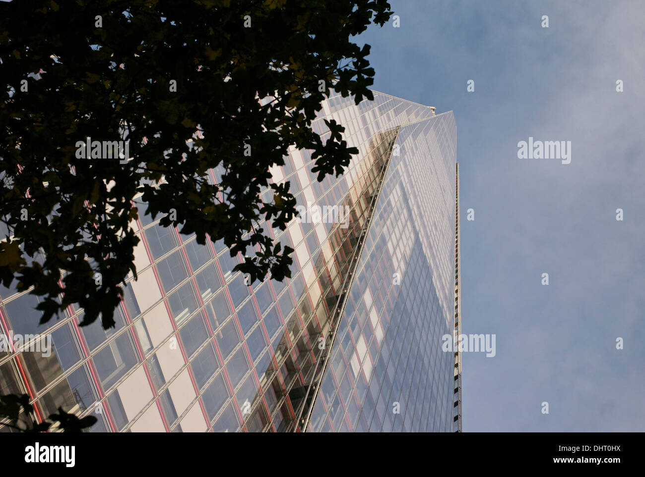 La Shard, 32 London Bridge Street, London SE1 9SG. Attualmente l'edificio più alto in Europa occidentale a 310 m (1.016 ft) alta. Foto Stock