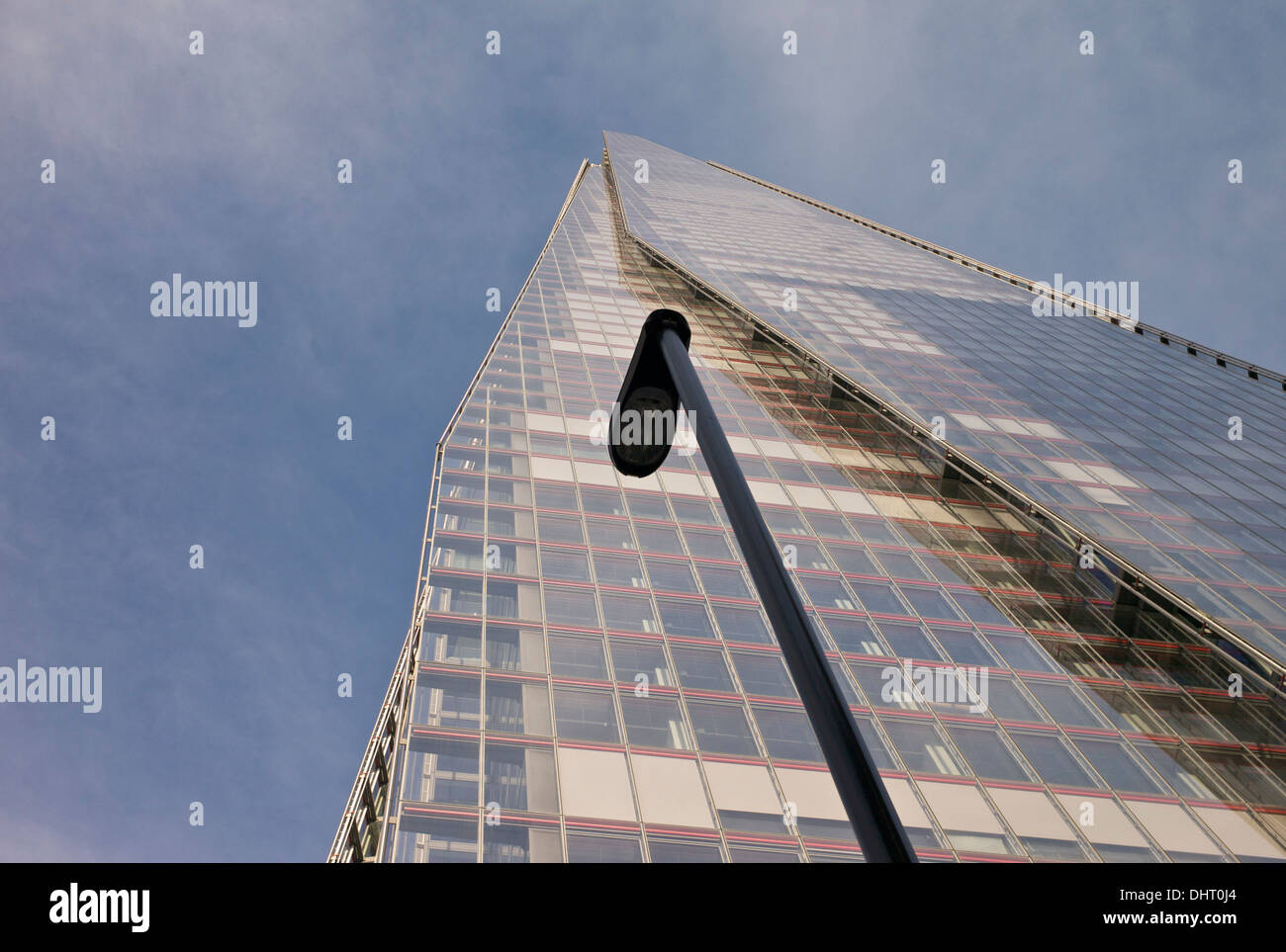 La Shard, 32 London Bridge Street, London SE1 9SG. Attualmente l'edificio più alto in Europa occidentale a 310 m (1.016 ft) alta. Foto Stock