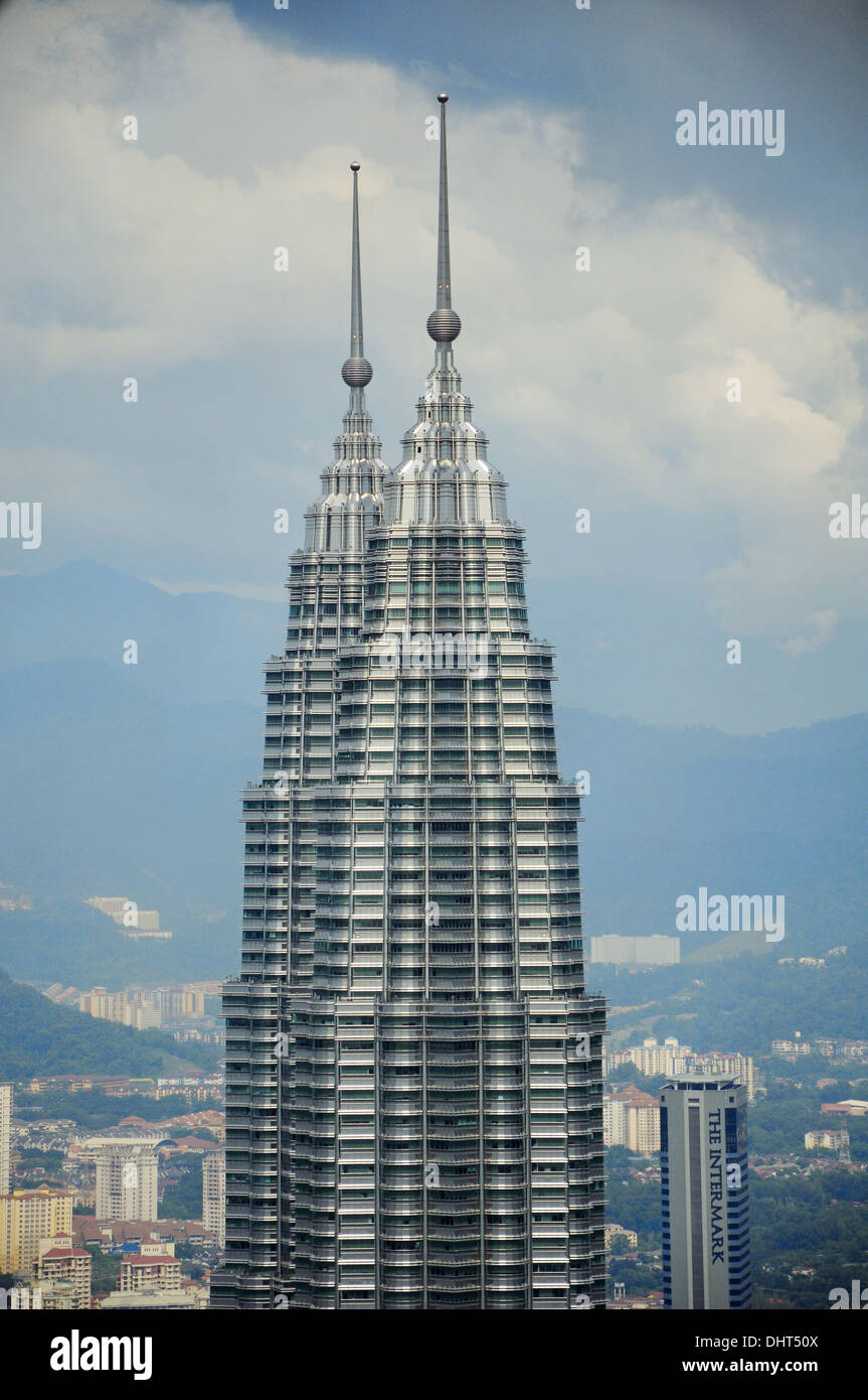 KUALA LUMPUR, Malesia. La parte superiore delle Torri Gemelle Petronas. Uno degli edifici più alti del mondo Foto Stock