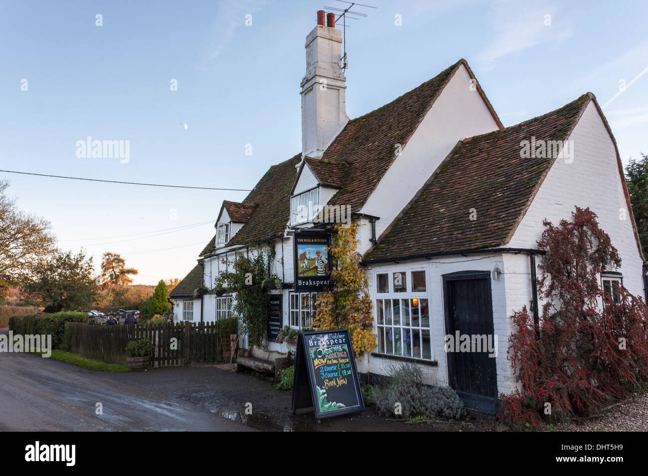 Il Bull & Butcher public house nel villaggio di Turville, Buckinghamshire, Inghilterra, GB, UK. Foto Stock