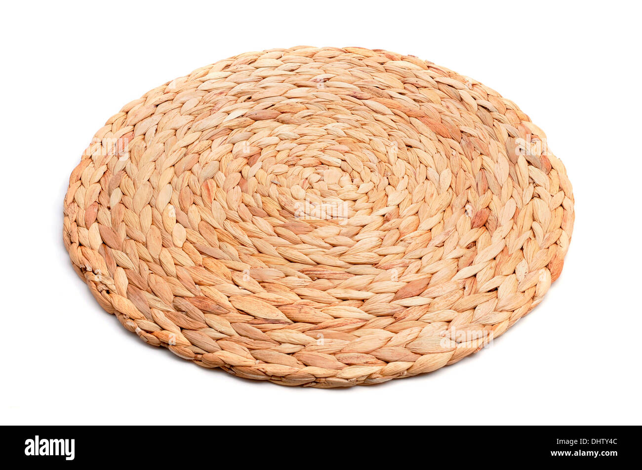 Fibre naturali intrecciate tappetino trivet su sfondo bianco Foto Stock