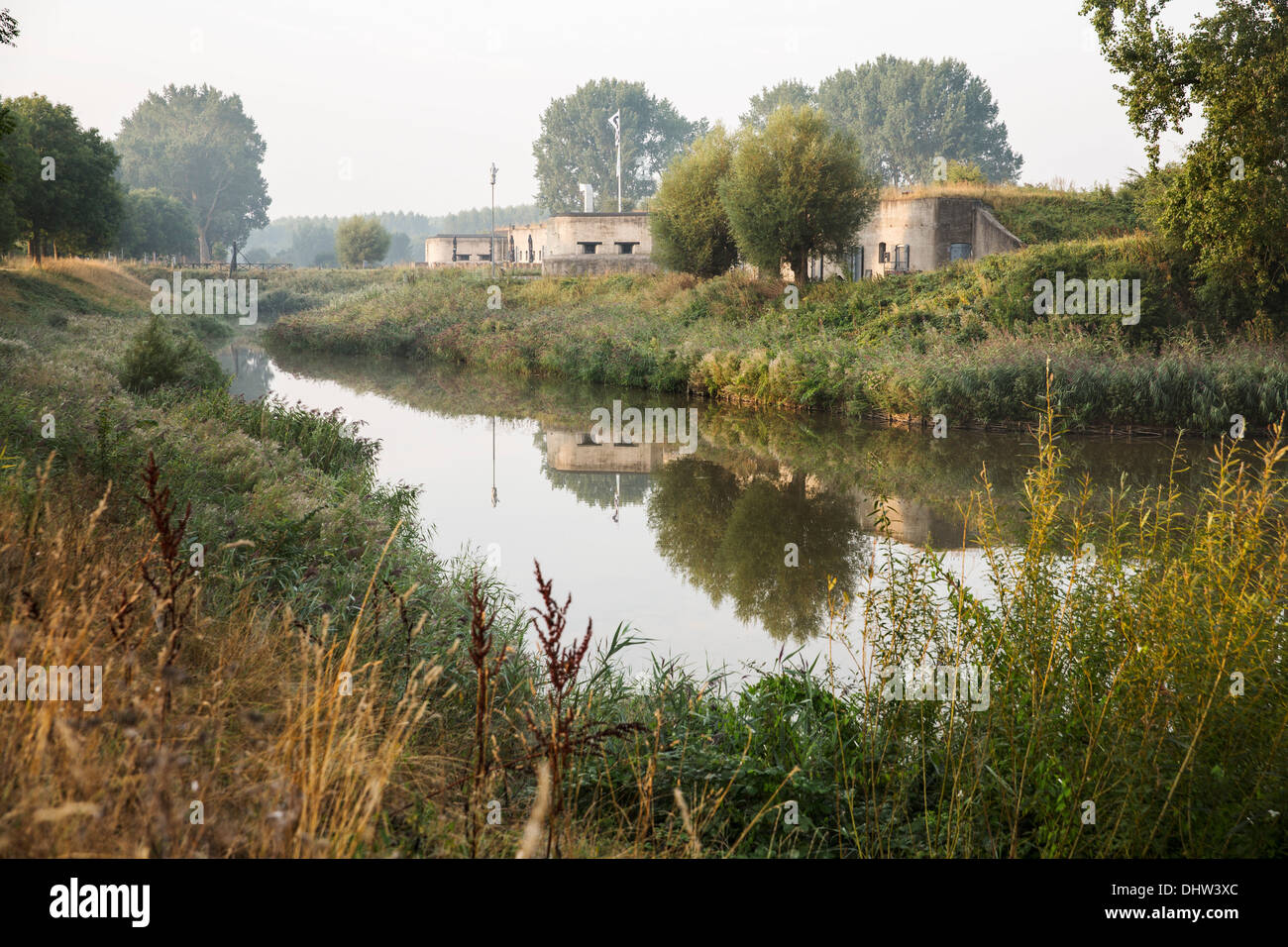 Paesi Bassi, Vijfhuizen, Fort Kunstfort. Linea di difesa di Amsterdam. Filari Hollandse. Linee olandesi di difesa dell'acqua. Foto Stock