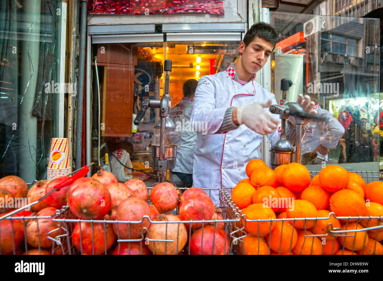 Succo di frutta fresco al Grand Bazaar, Istanbul, Turchia. Foto Stock