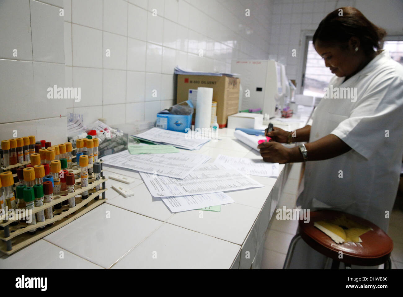 Libreville ospedale. La ricerca medica di laboratorio. Foto Stock