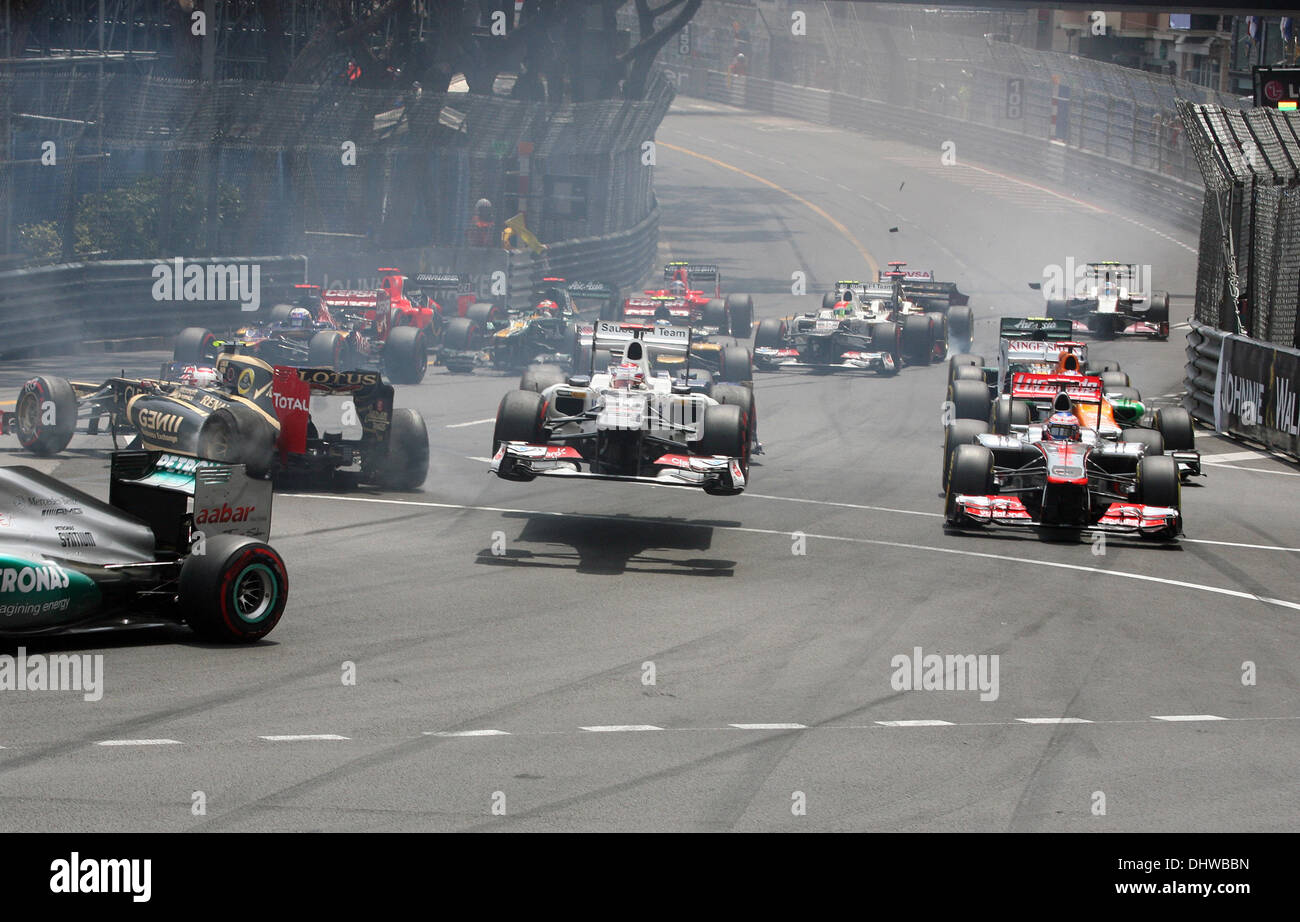 Avviare crash con Romain Grosjean nel team Lotus F1 dopo la collisione con Michael Schumacher la Mercedes di Formula Uno Stagione 2012 - F1 Grand Prix di Monaco - tenutosi presso il Circuito de Monaco - Gara Monte Carlo, Monaco - 27.05.12 Foto Stock