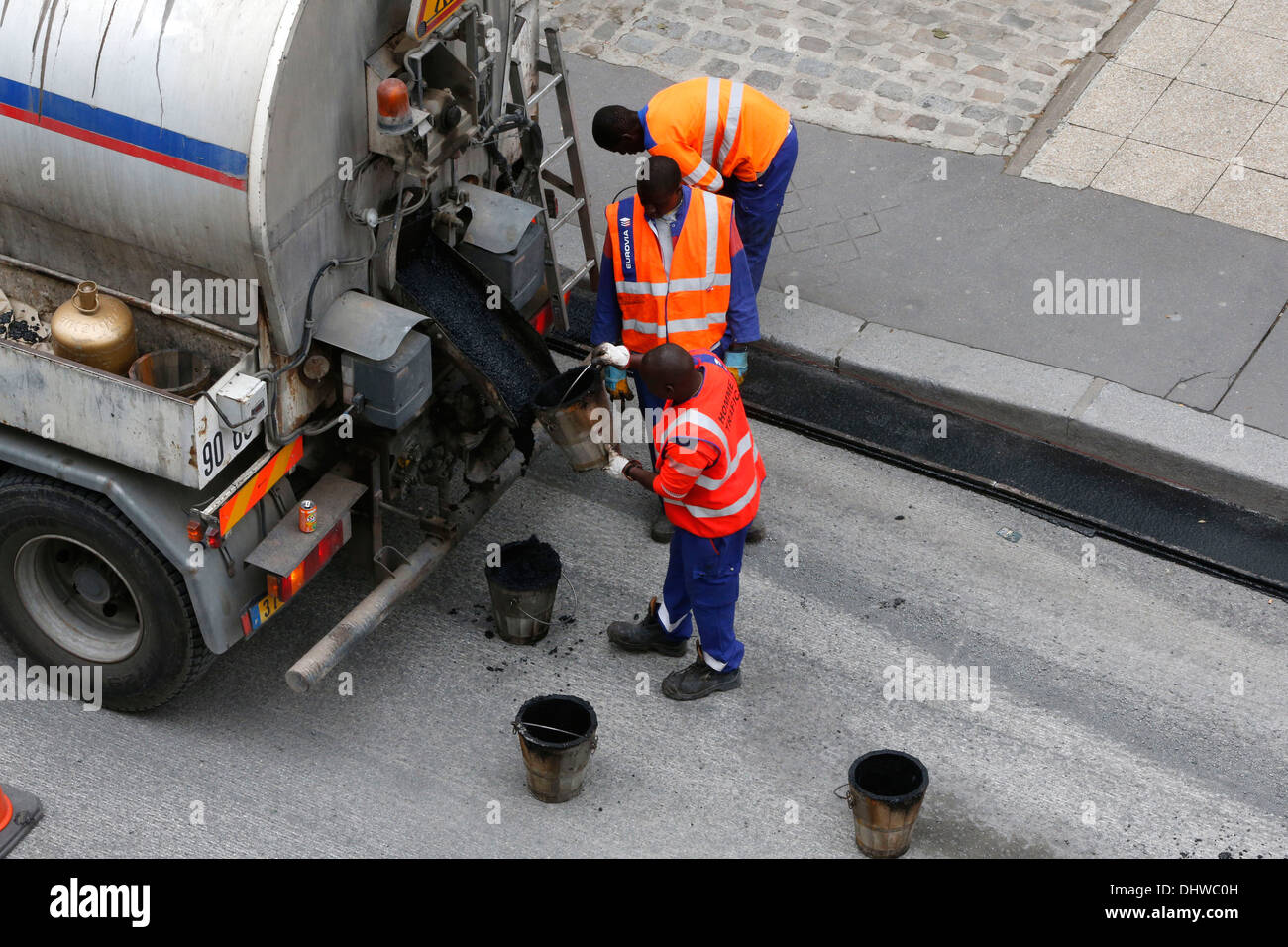 I lavori di manutenzione stradale. Foto Stock