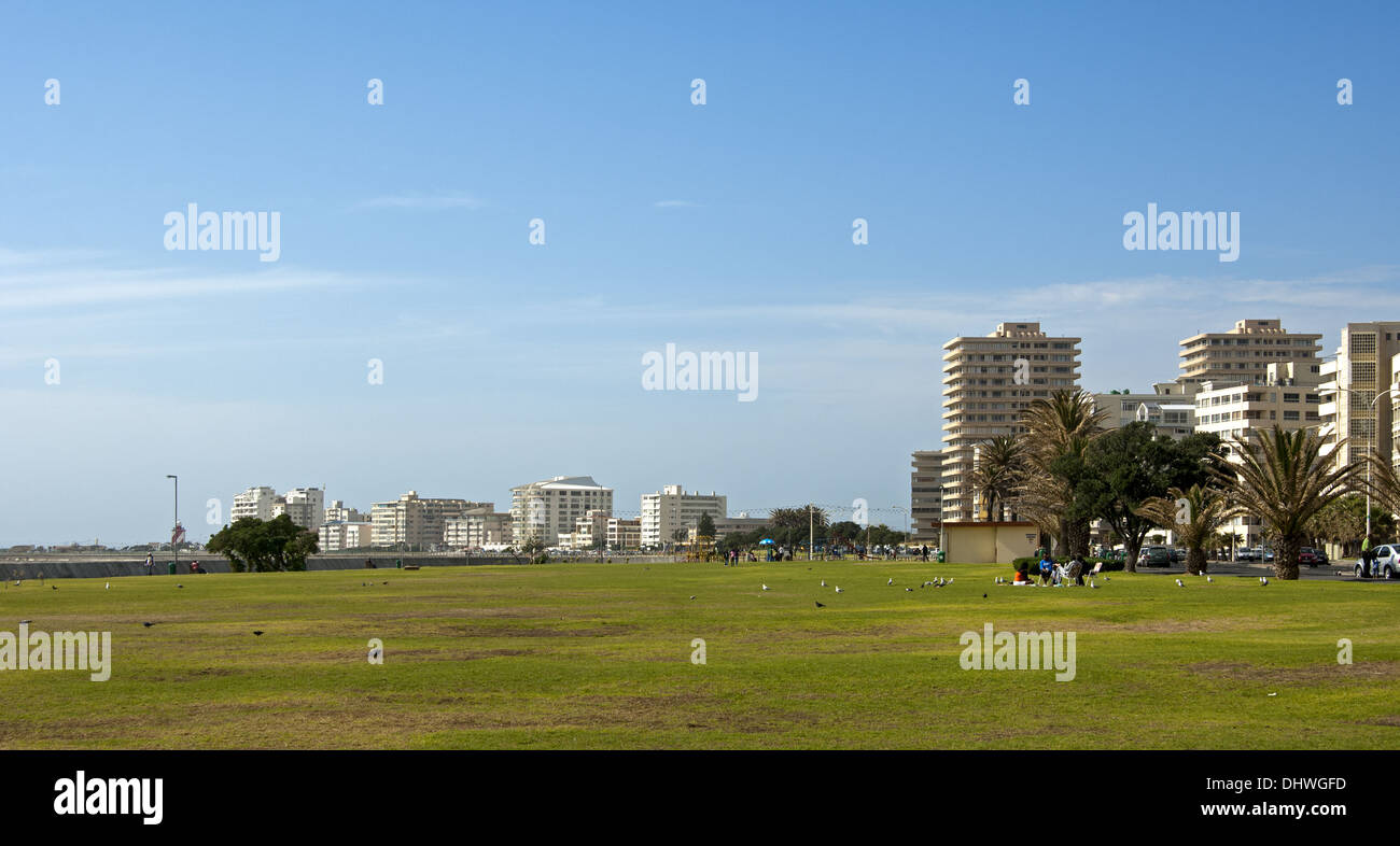 Il parco della città lungo il Beach Road, Sea Point Foto Stock