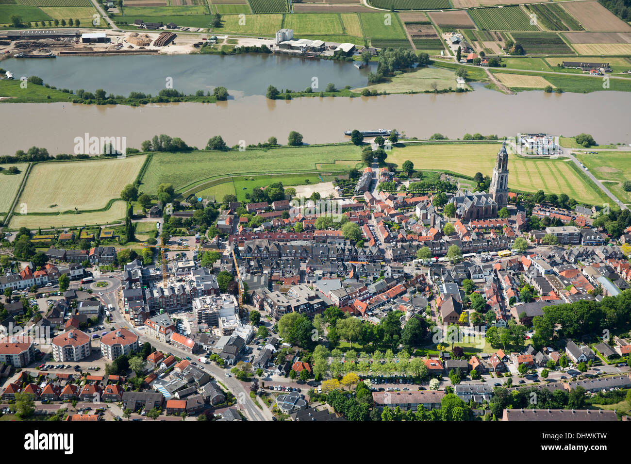 Paesi Bassi, Rhenen, vista sulla città e sul fiume Nederrijn. Antenna Foto Stock