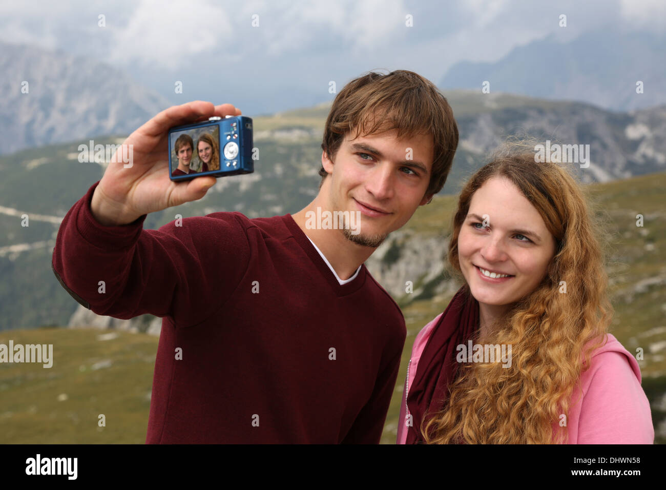 Coppia giovane fotografare come una memoria in vacanza Foto Stock