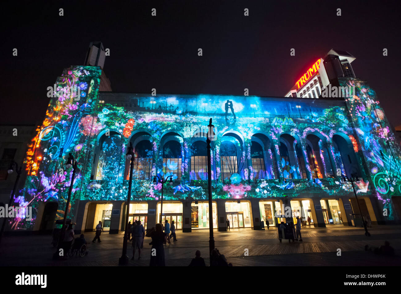 Stati Uniti d'America America American New Jersey NJ Atlantic City Dreamin Ca' luce 3D visualizza sulla Convention Center sul lungomare di notte Foto Stock