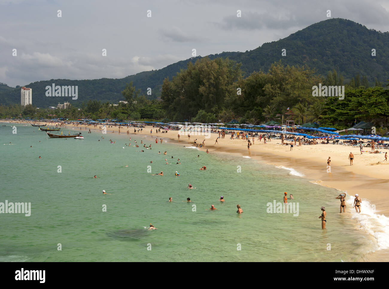 Karon Beach sull'isola di Phuket, Tailandia Foto Stock