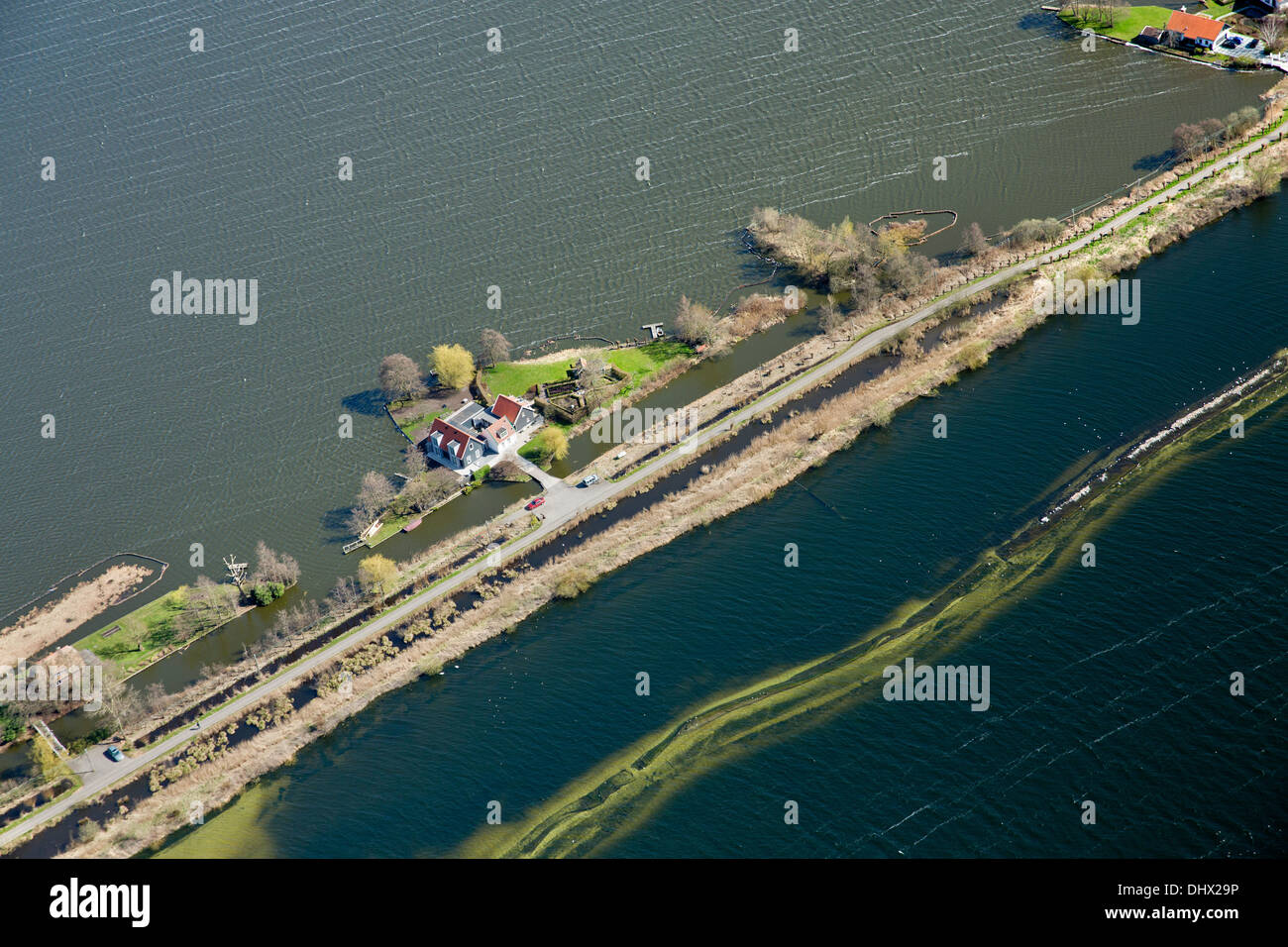 Paesi Bassi, Reeuwijk nei pressi di Gouda, case in piccoli pezzi di terra in laghi chiamato Reeuwijkse Plassen. Antenna Foto Stock