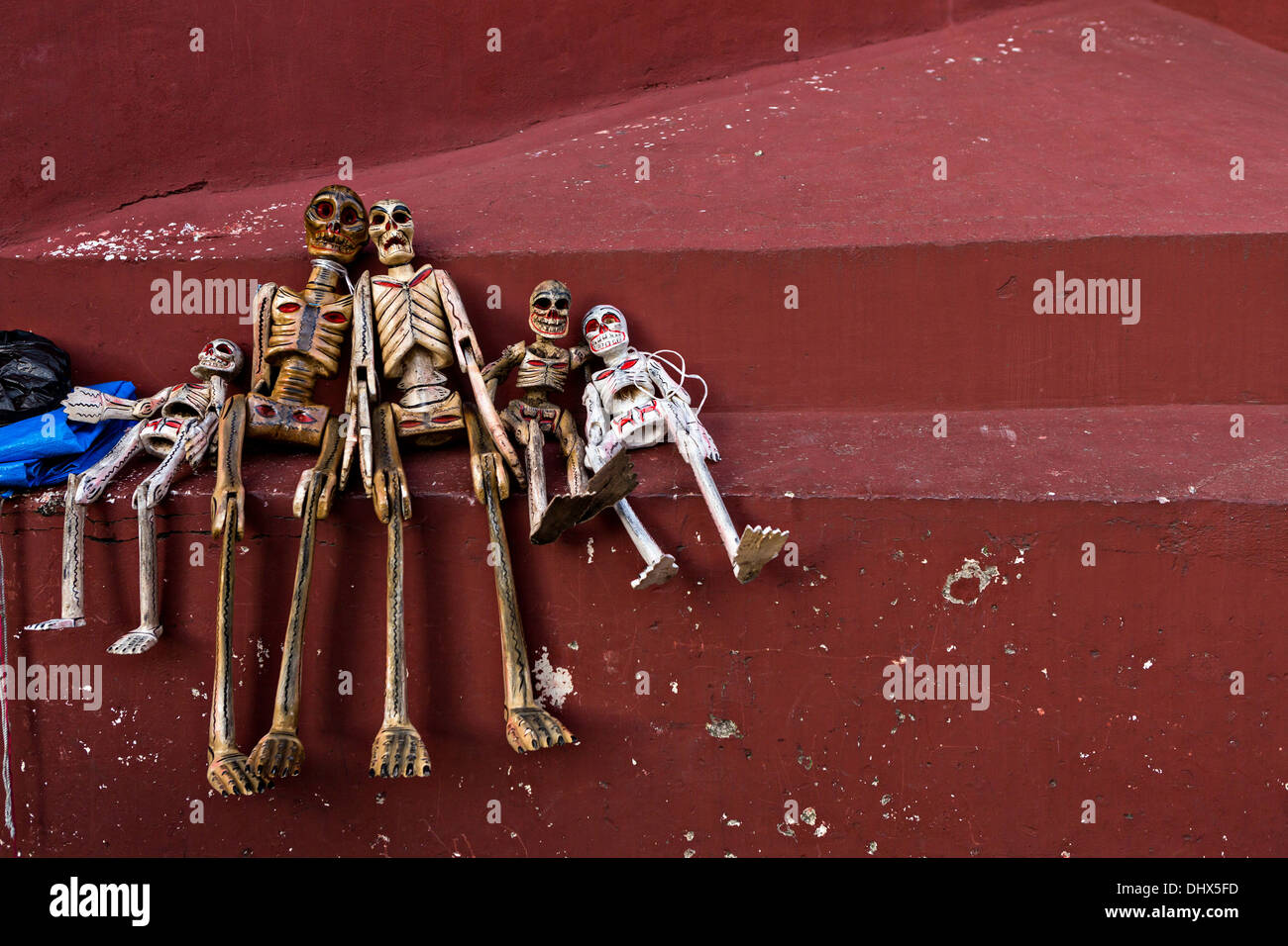 Lo scheletro di decorazioni per il Giorno dei Morti festival noto in spagnolo come Día de Muertos in Oaxaca, Messico. Foto Stock