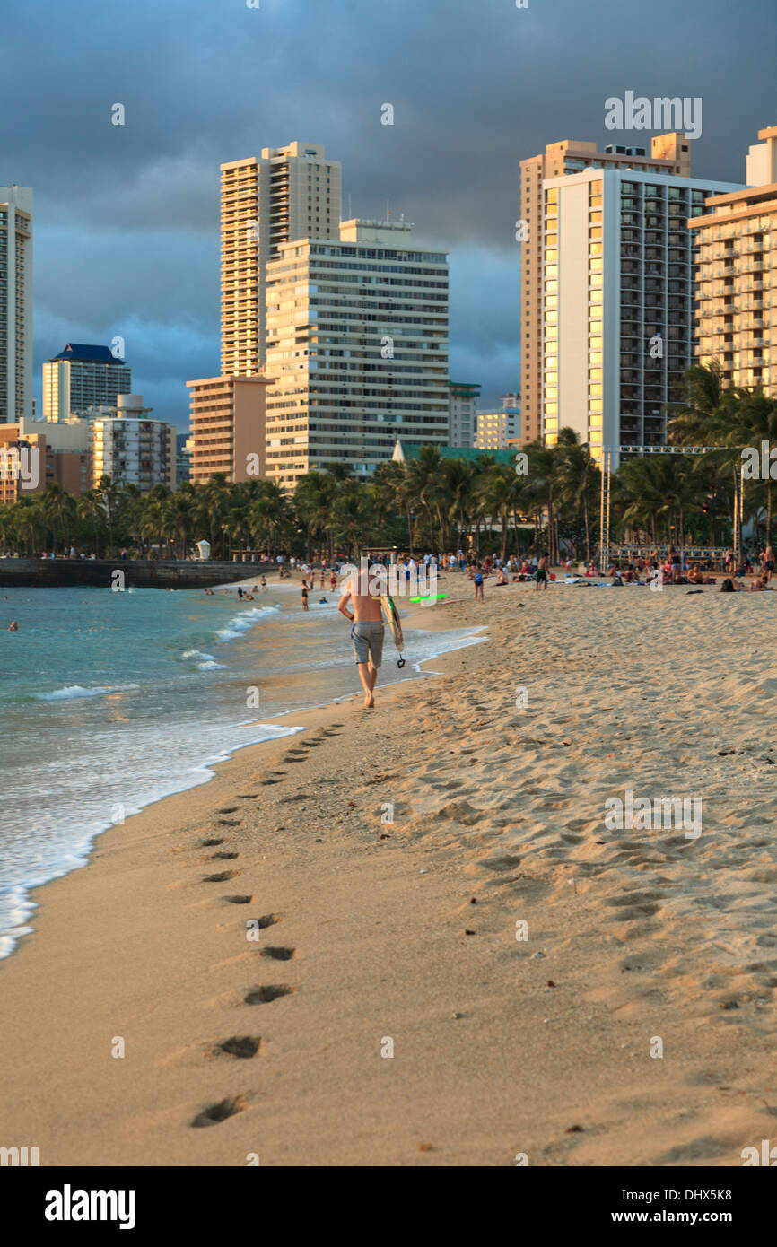 Stati Uniti d'America, Hawaii, Oahu, Honolulu e Waikiki Beach e lo Skyline Foto Stock