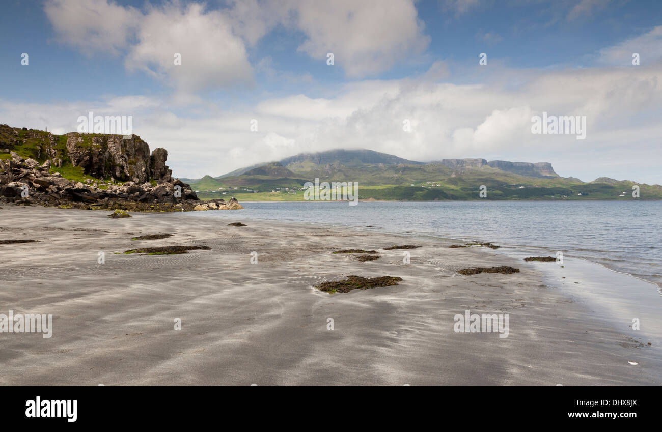 Staffin Bay Beach, Staffin, Isola di Skye, Scotland, Regno Unito Foto Stock