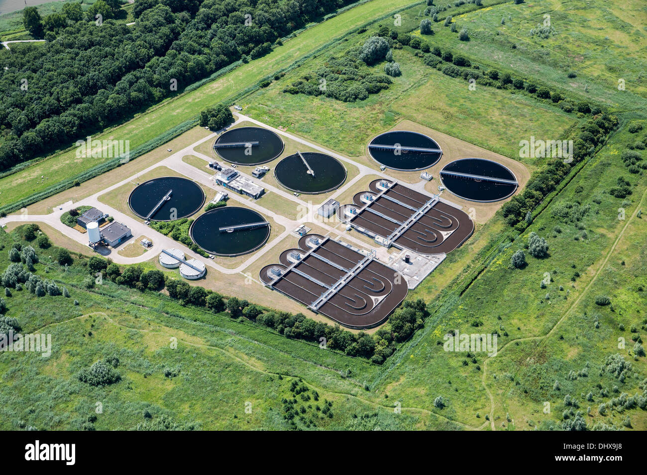 Paesi Bassi, Barendrecht, impianto di trattamento dell'acqua. Antenna Foto Stock