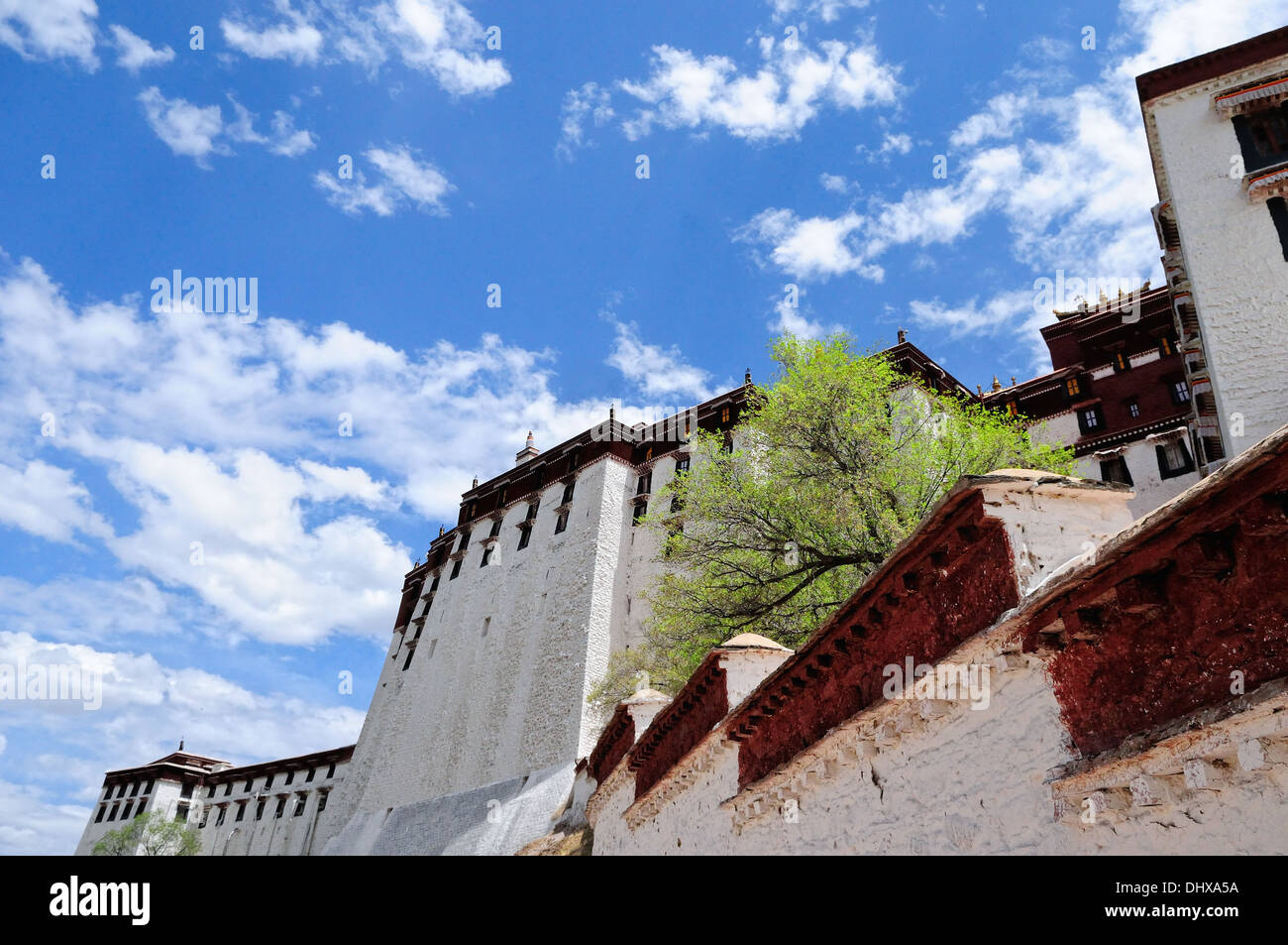 Palazzo del Potala a Lhasa il Tibet nel cielo Foto Stock