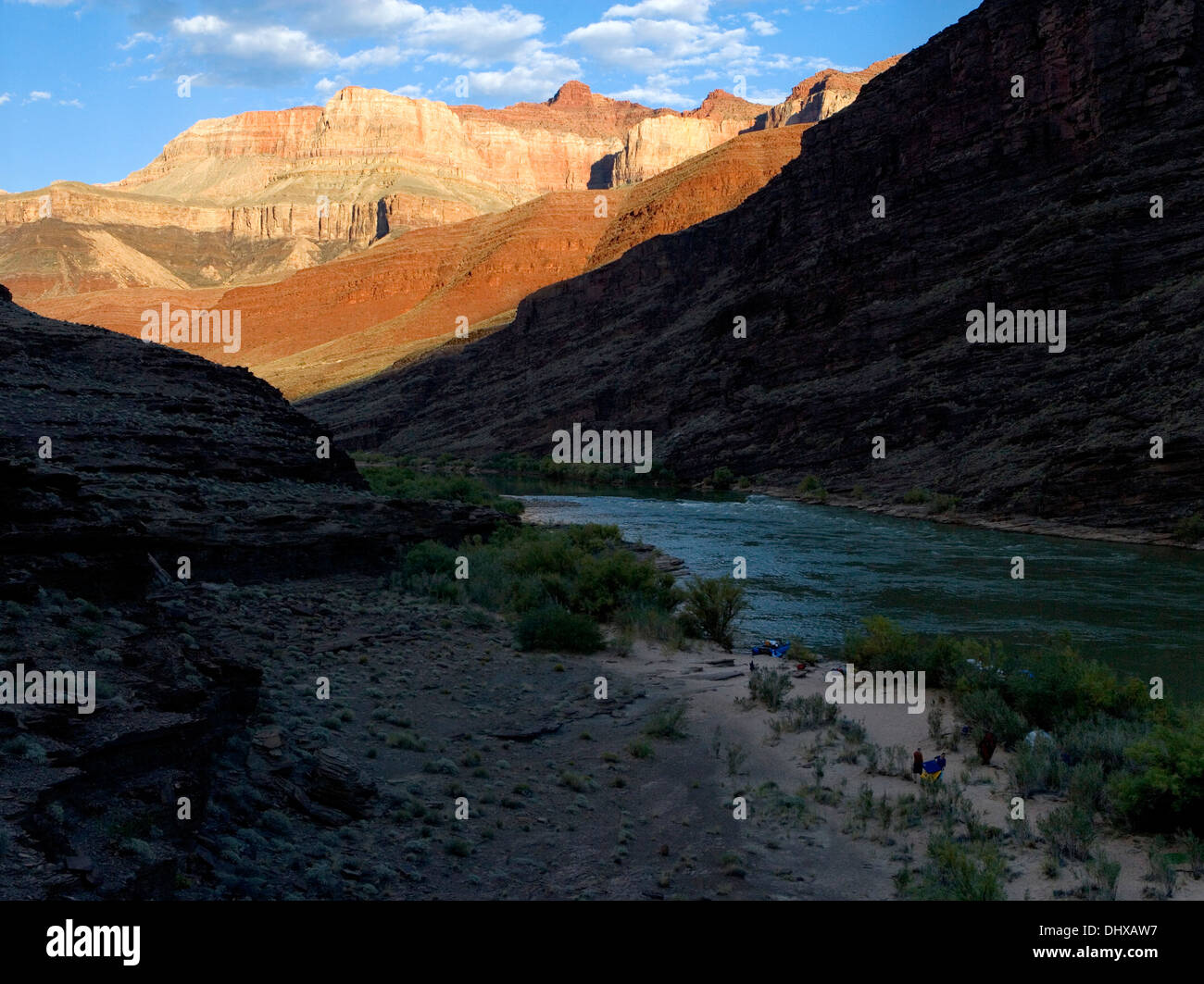 Impostazione di camp in un posto chiamato Rattlesnake al tramonto all'interno del Grand Canyon, Arizona, Stati Uniti d'America Foto Stock