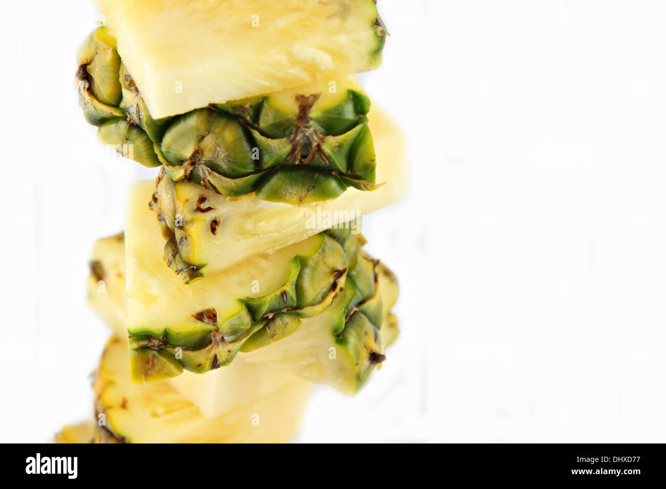 Immagine a fuoco fetta di ananas di disposto verticale. Foto Stock