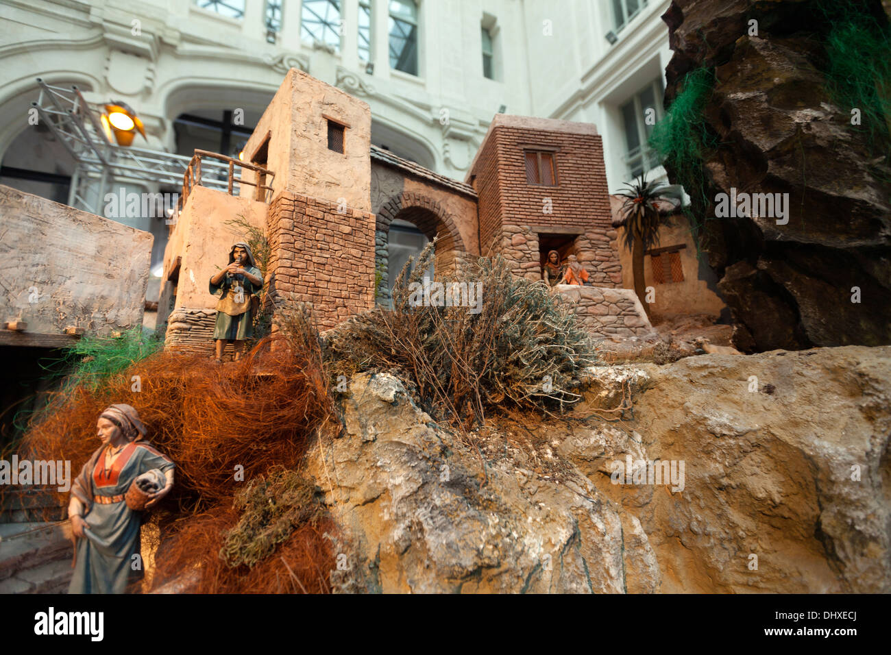 Scena della natività, Belén in spagnolo, raffigurante la nascita di Gesù ha posto in Madrid Town Hall durante il Natale 2011. Foto Stock