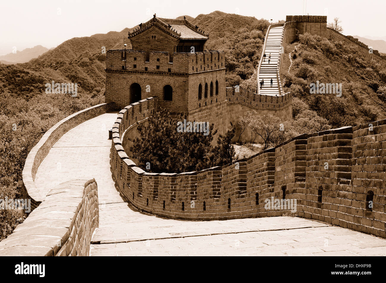 La Grande Muraglia della Cina torre fortificata seppia Foto Stock
