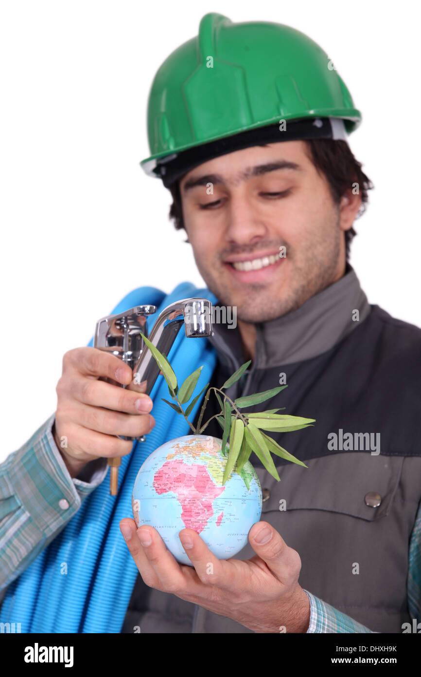 Plumber holding globe e toccare Foto Stock