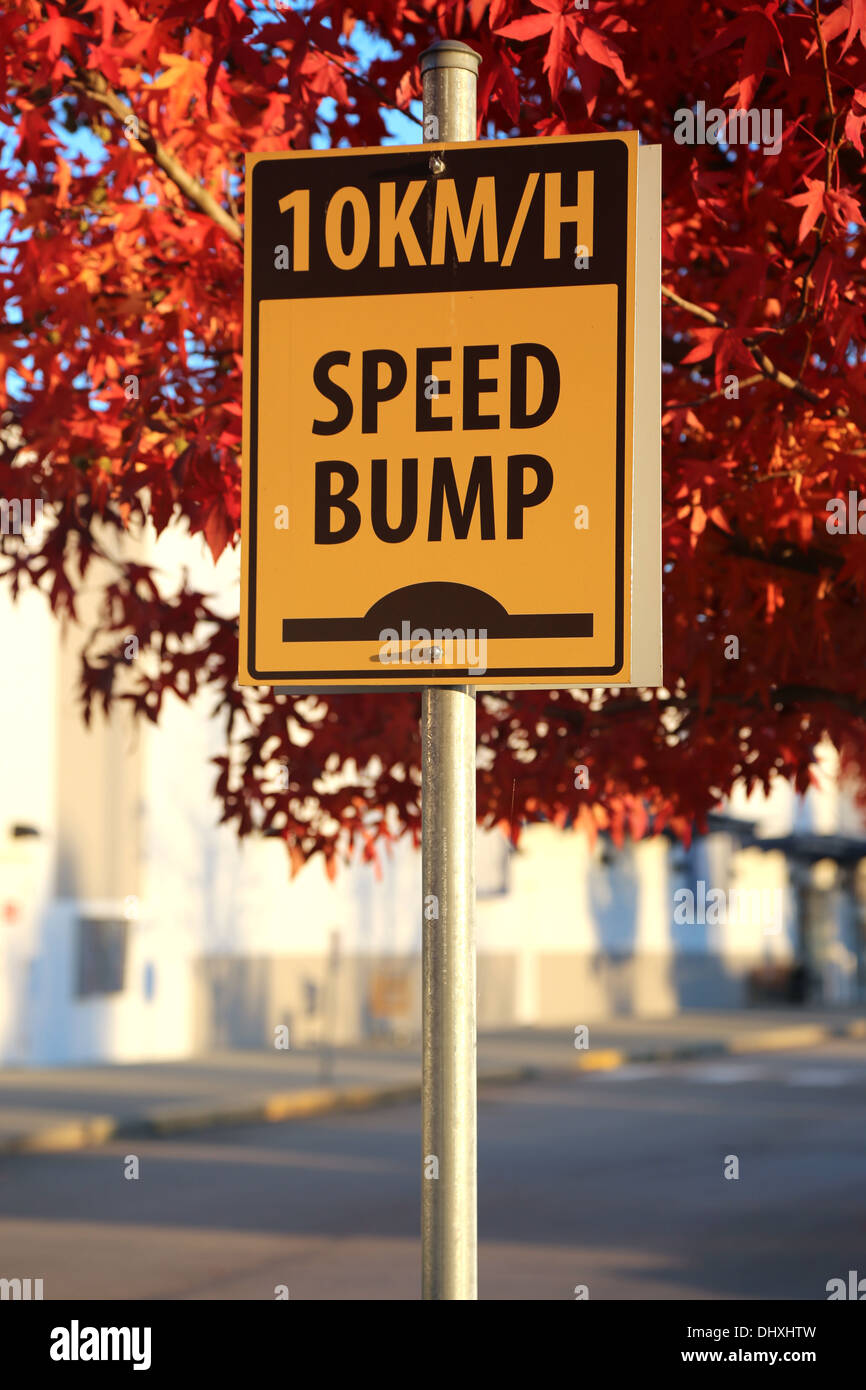Speed bump road sign Foto Stock