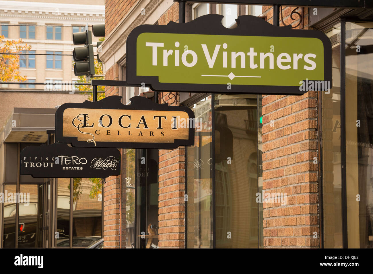 Sala degustazione vini segni all'Marcus Whitman Hotel nel centro cittadino di Walla Walla Washington. Foto Stock