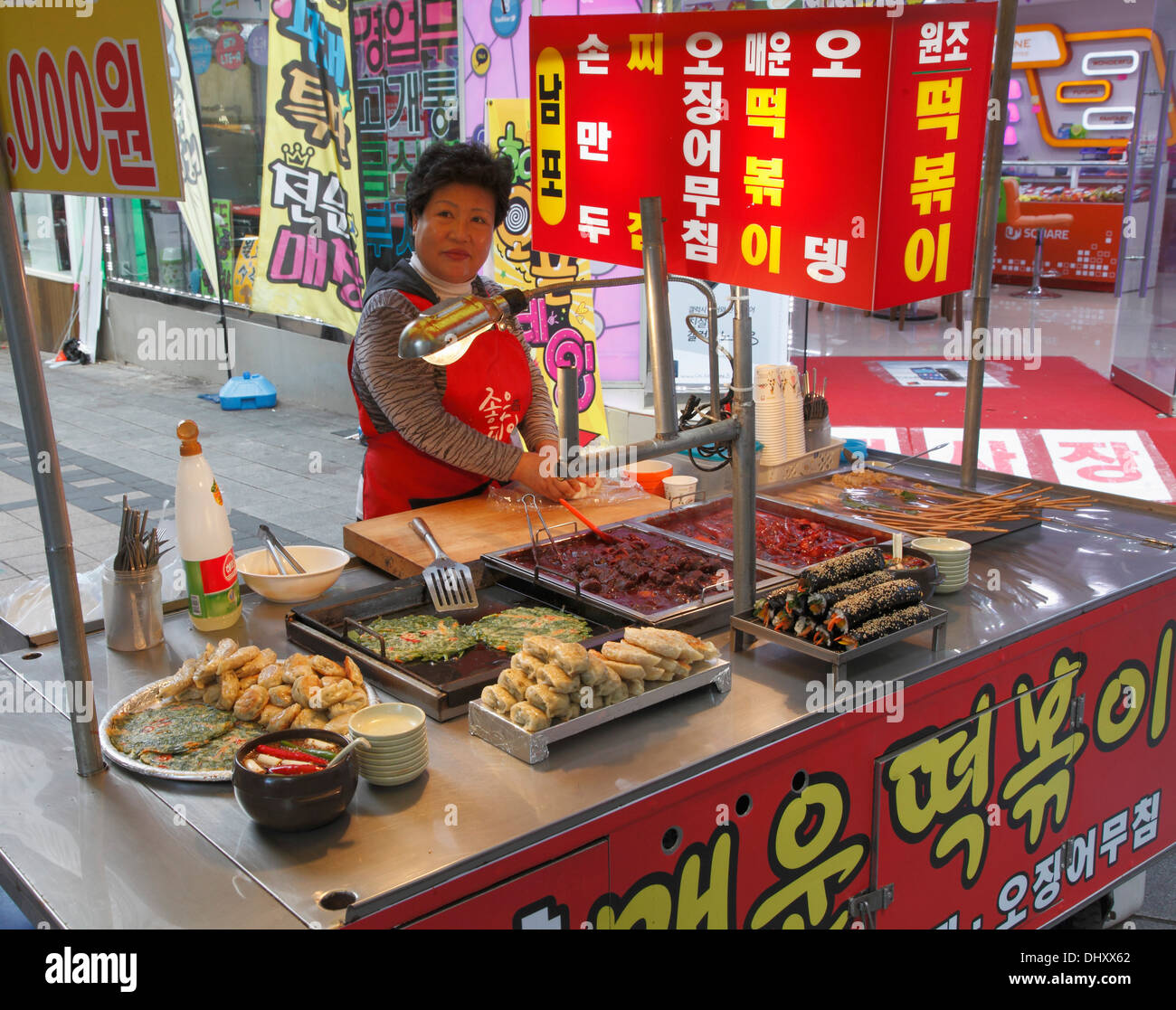 Corea del Sud, Busan, cibo di strada e di stallo Foto Stock