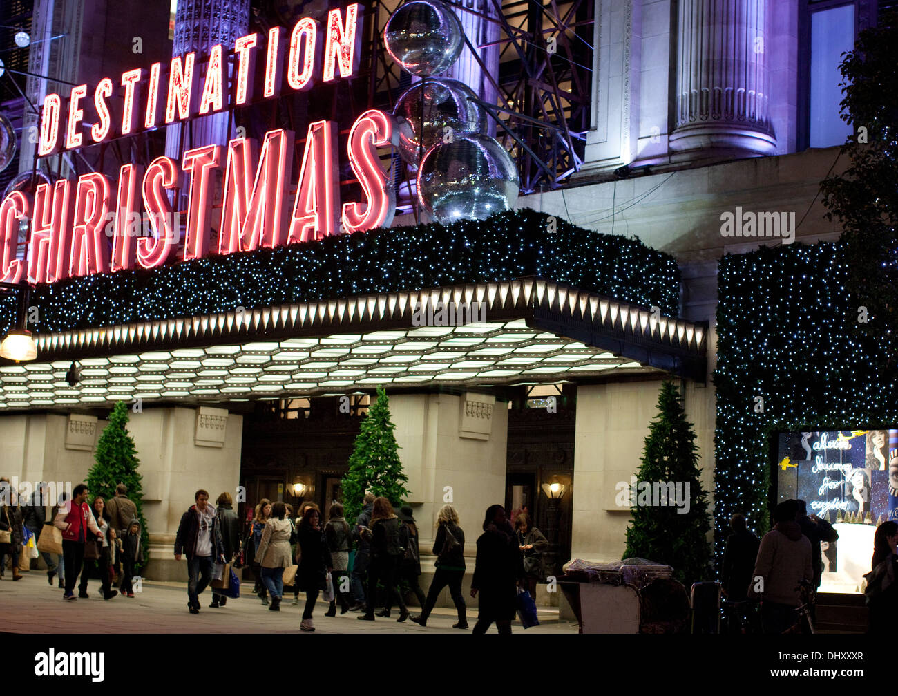 Segno di natale su Selfridges in Oxford Street, Londra Foto Stock