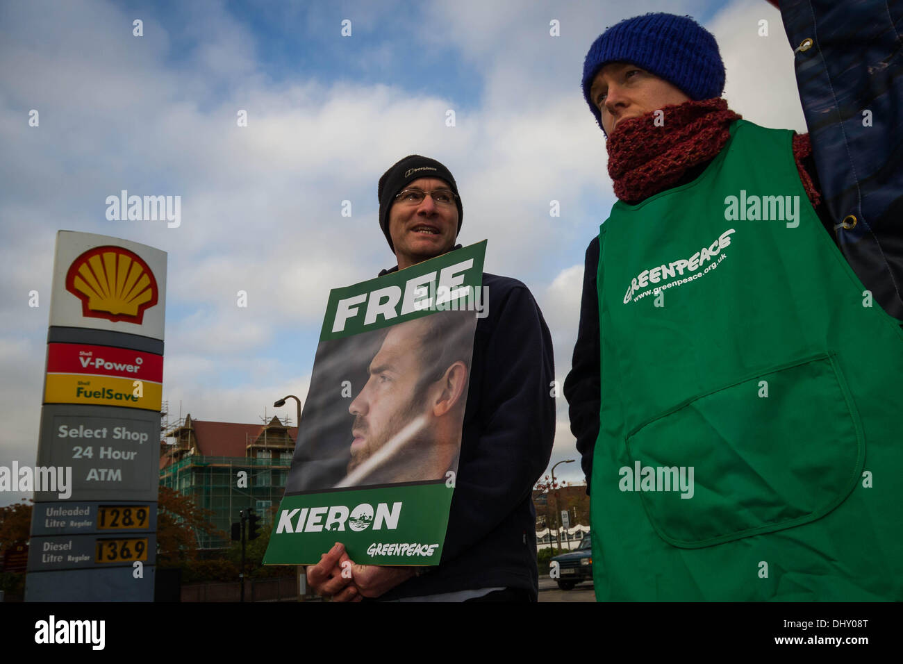 Londra, Regno Unito. Il 16 novembre 2013. Greenpeace giornata di azione globale per liberare l'artico 30 in London Credit: Guy Corbishley/Alamy Live News Foto Stock