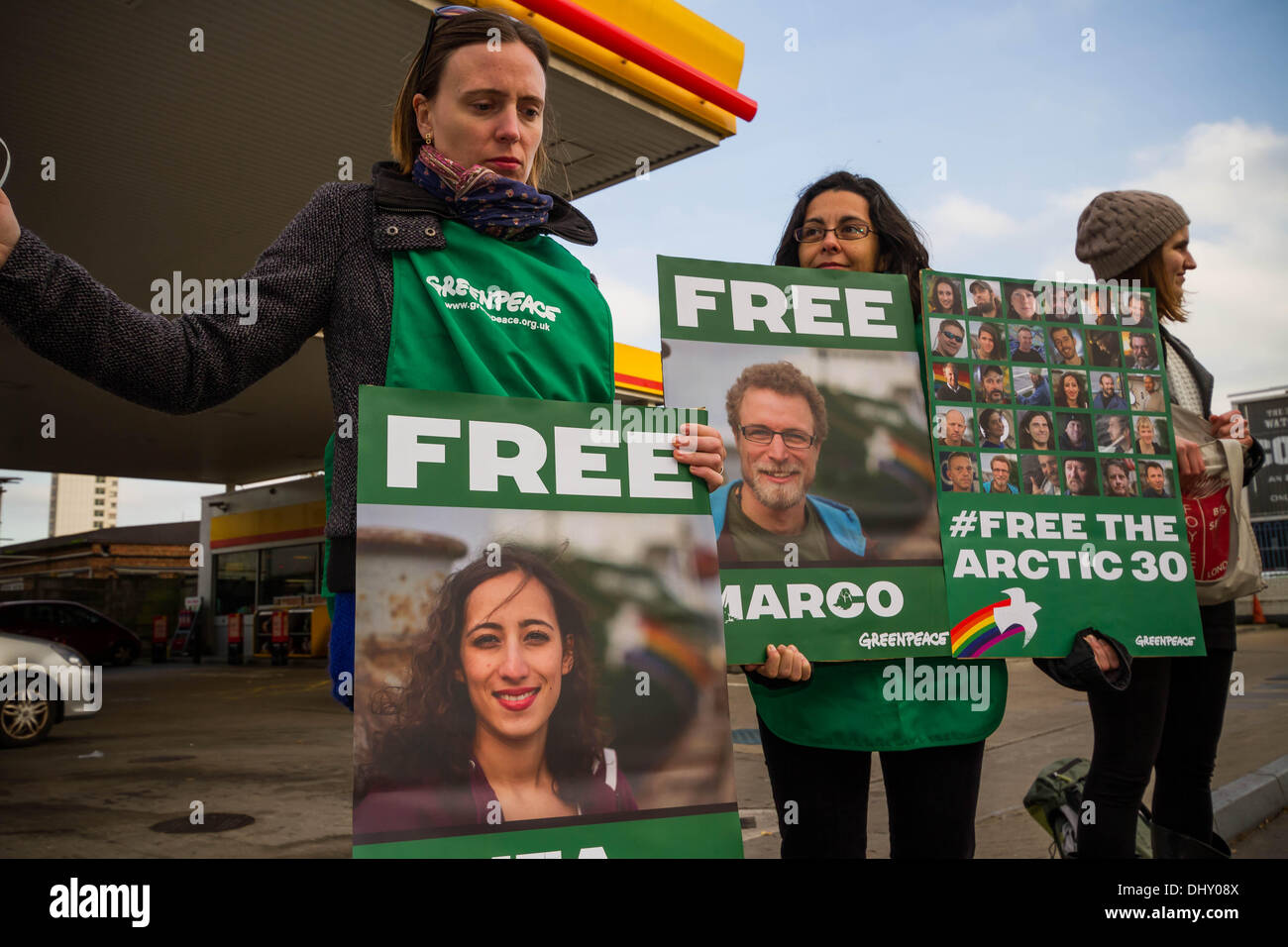 Londra, Regno Unito. Il 16 novembre 2013. Greenpeace giornata di azione globale per liberare l'artico 30 in London Credit: Guy Corbishley/Alamy Live News Foto Stock