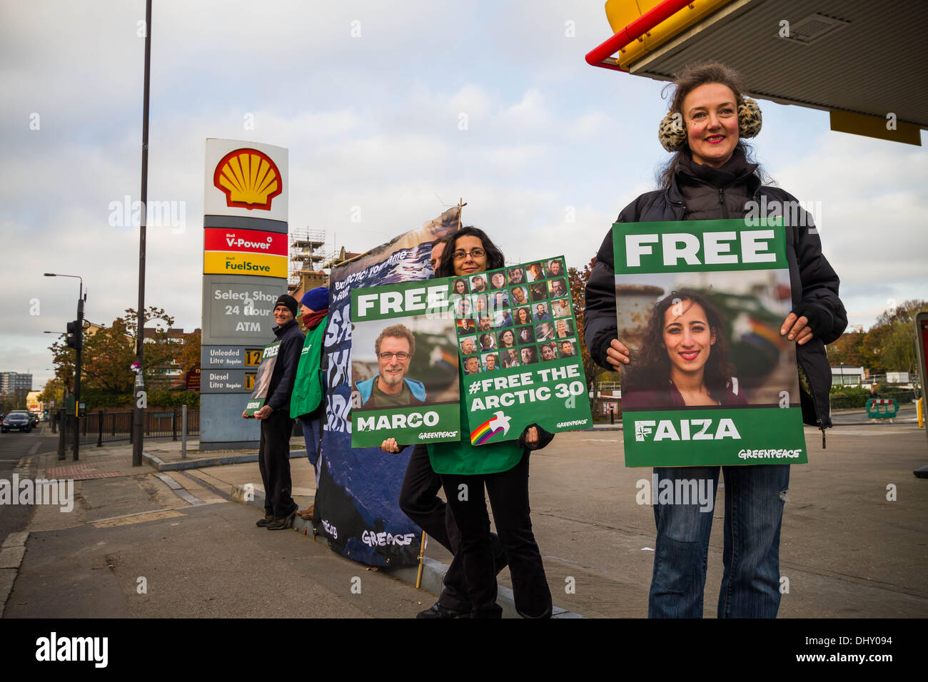 Londra, Regno Unito. Il 16 novembre 2013. Greenpeace giornata di azione globale per liberare l'artico 30 in London Credit: Guy Corbishley/Alamy Live News Foto Stock