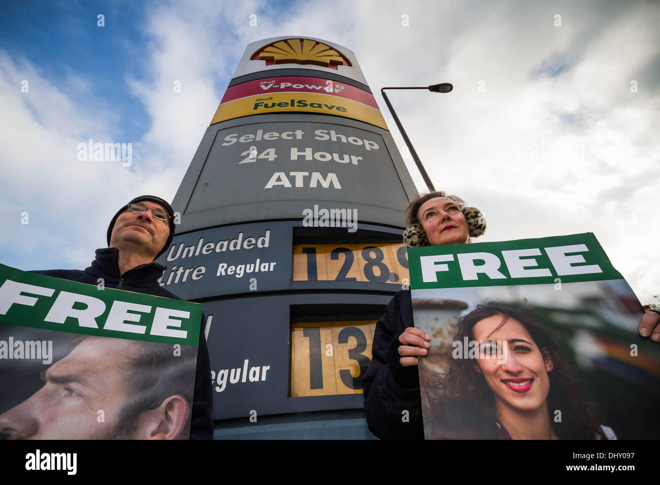 Londra, Regno Unito. Il 16 novembre 2013. Greenpeace giornata di azione globale per liberare l'artico 30 in London Credit: Guy Corbishley/Alamy Live News Foto Stock