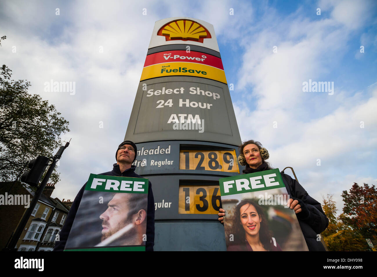 Londra, Regno Unito. Il 16 novembre 2013. Greenpeace giornata di azione globale per liberare l'artico 30 in London Credit: Guy Corbishley/Alamy Live News Foto Stock