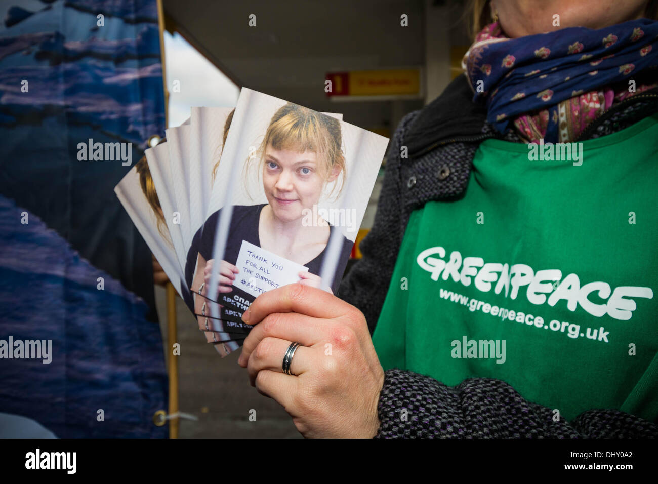 Londra, Regno Unito. Il 16 novembre 2013. Greenpeace giornata di azione globale per liberare l'artico 30 in London Credit: Guy Corbishley/Alamy Live News Foto Stock