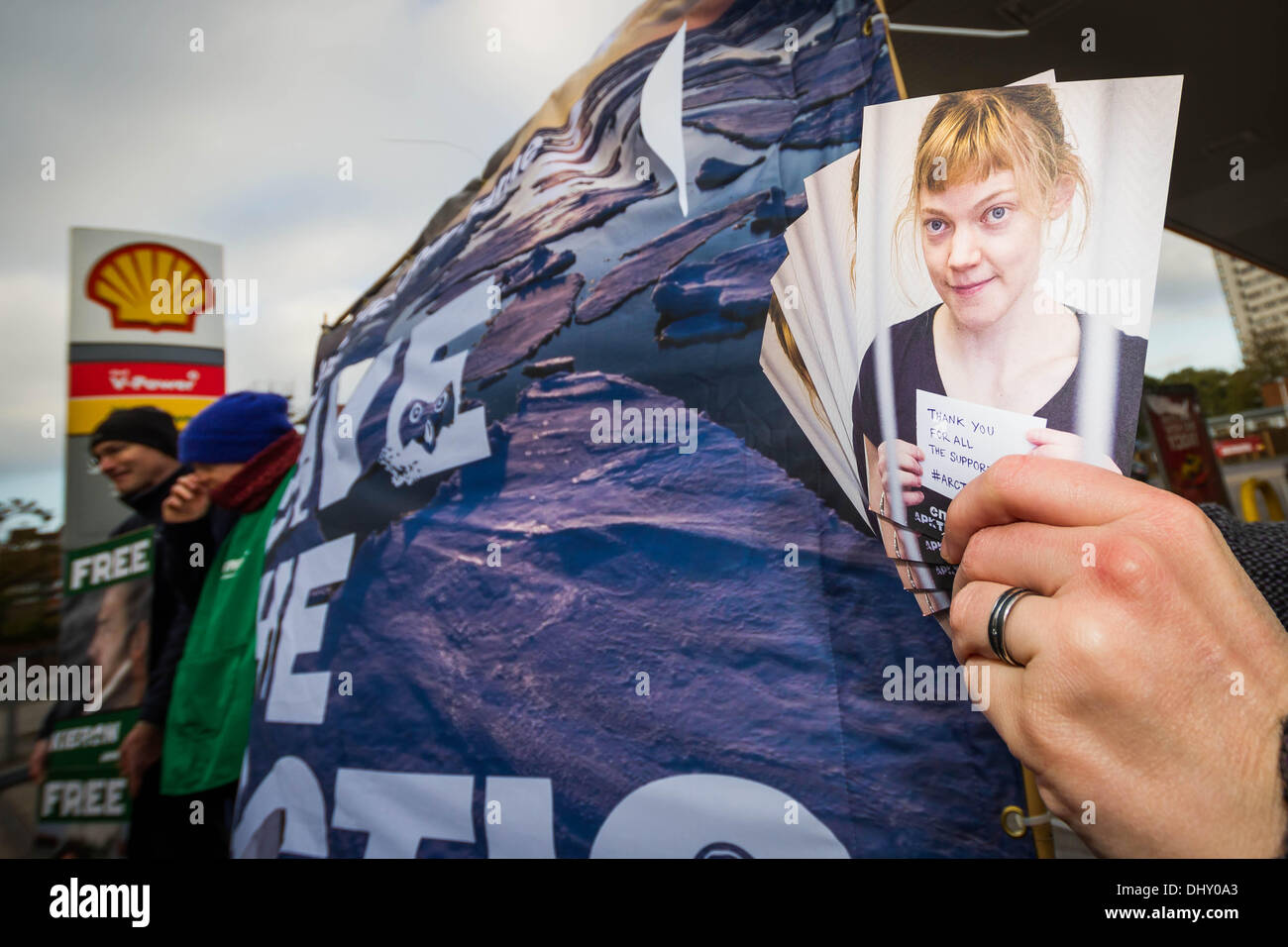 Londra, Regno Unito. Il 16 novembre 2013. Greenpeace giornata di azione globale per liberare l'artico 30 in London Credit: Guy Corbishley/Alamy Live News Foto Stock