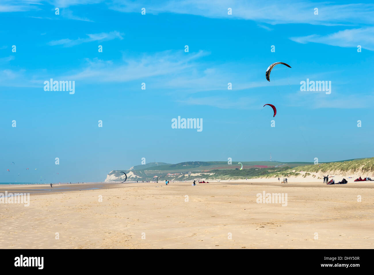 Kite-surf sulla spiaggia Wissant, Côte d'Opale, Regione Nord - Pas de Calais, Francia Foto Stock