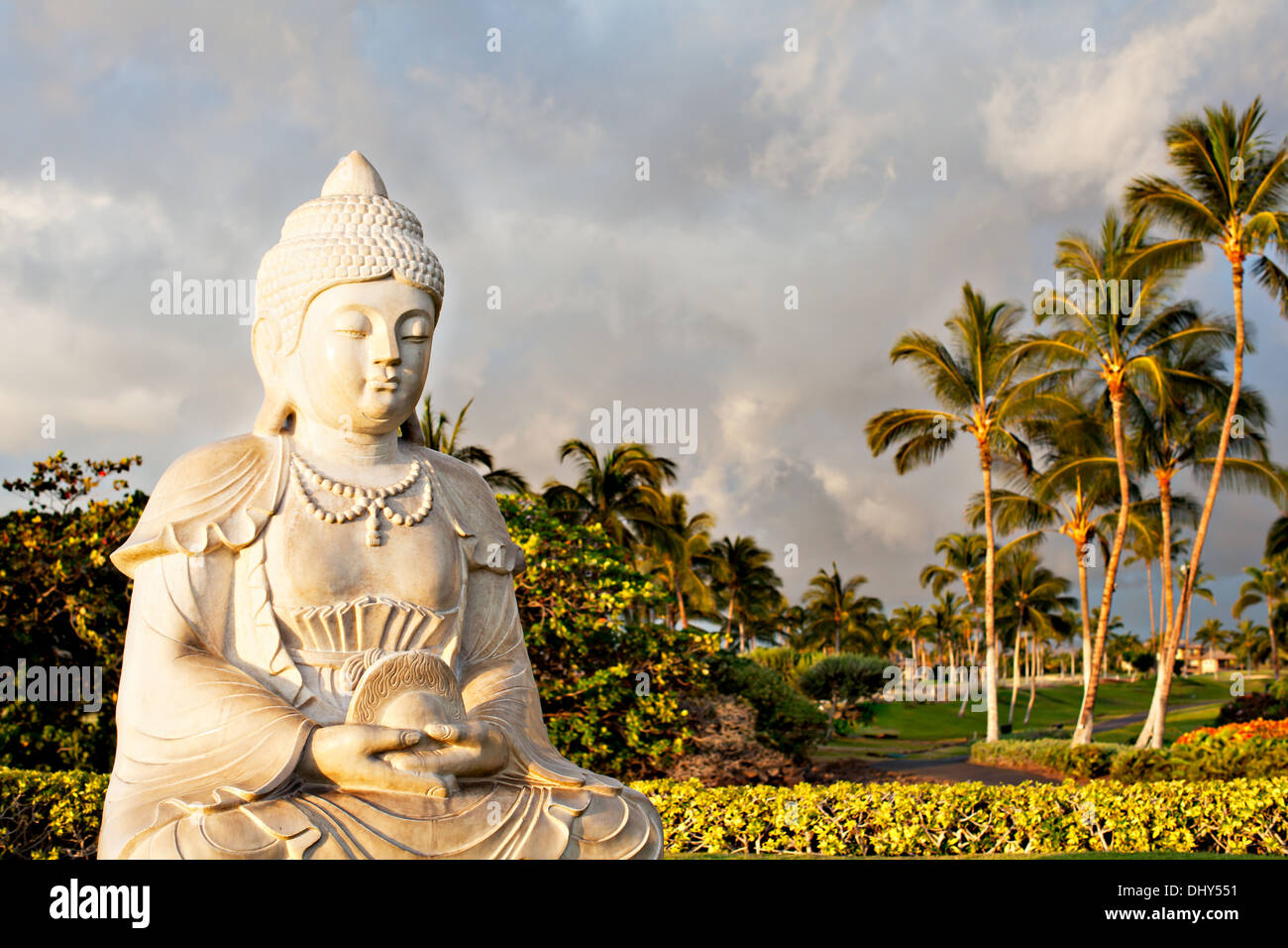 Preghiera al tramonto in Paradiso con il Buddha Foto Stock