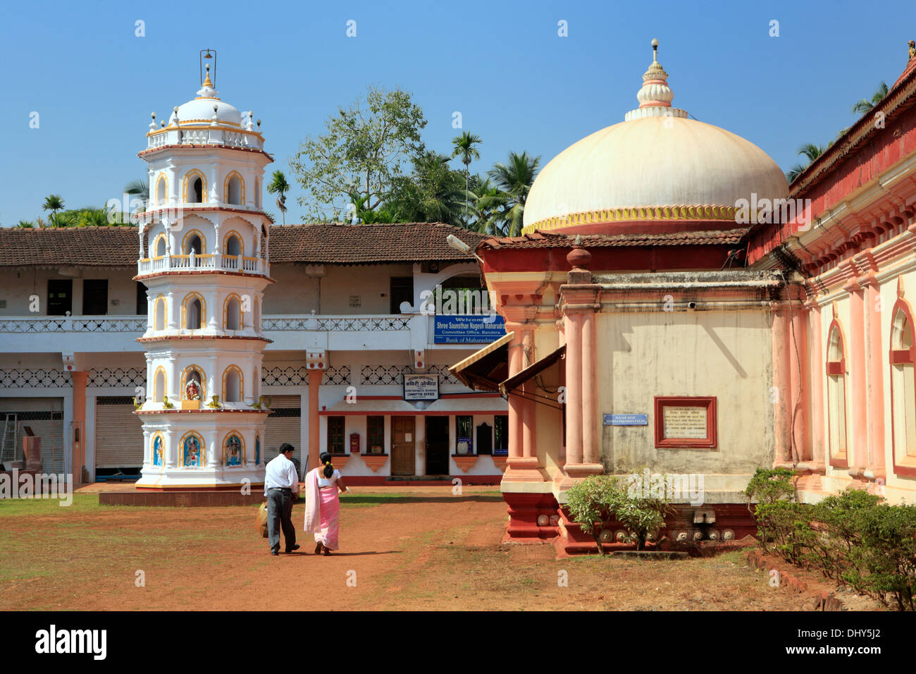 Shri Mahalasa Narayani Tempio (XVIII secolo), Mardol, Goa, India Foto Stock Shri Mahalasa Narayani Tempio (XVIII secolo), Mardol, Goa, India Foto Stock