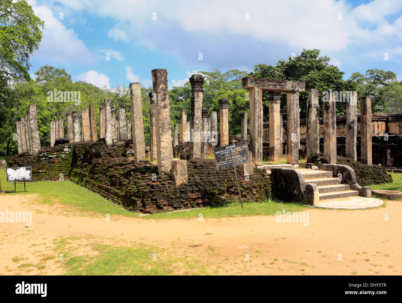 Rovine del tempio (XII secolo), Polonnaruwa, Sri Lanka Foto Stock