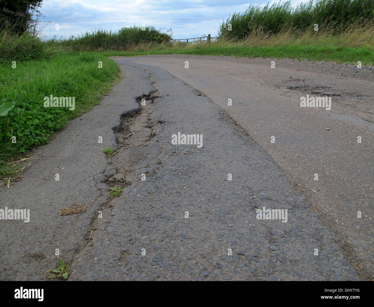 buche, sondaggio, automobilisti, buche, negligenti, danni, veicoli, lesioni personali, obblighi legali, manutenzione autostrada, superficie stradale, con polpetta, carreggiata Foto Stock