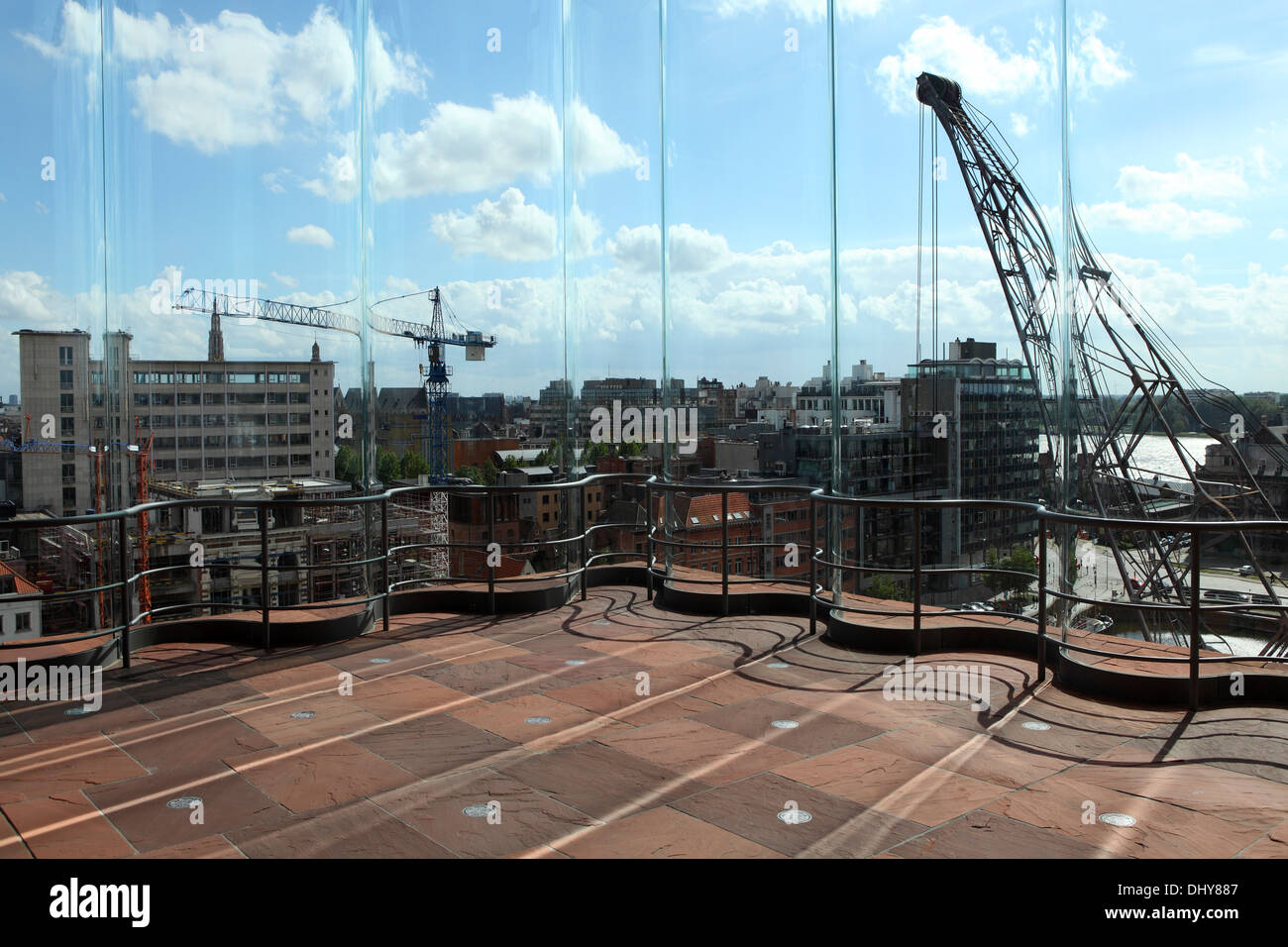 La gru e la skyline di Anversa, Belgio. Foto Stock