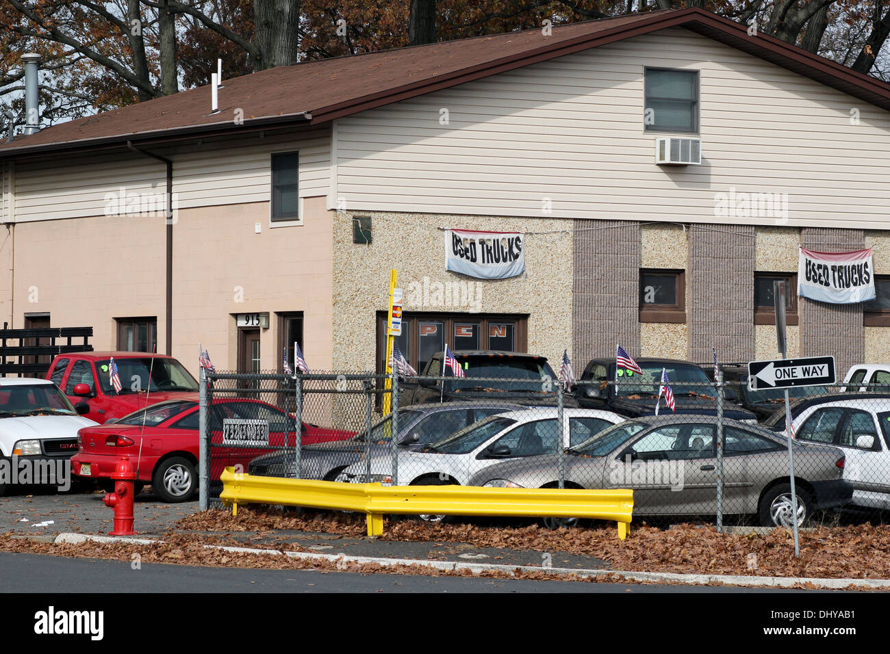 Auto Usate e angolo del carrello molto. Foto Stock