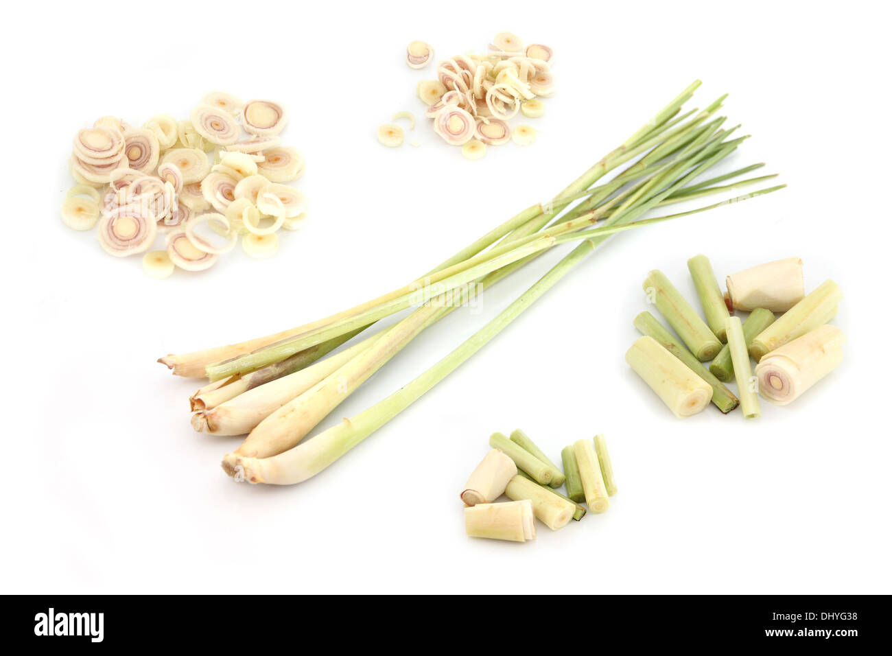 Primo piano freschi di Erba di limone e affettarla su sfondo bianco. Foto Stock