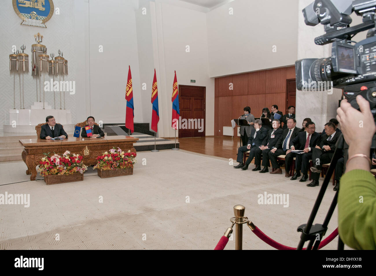 José Manuel BARROSO, Presidente della Commissione europea, che ha tenuto una conferenza stampa con Tsakhiagiin Elbegdorj, Presidente della Mongolia presso il Palazzo di Stato durante la prima visita di un capo del Parlamento europeo in Mongolia. © Time-Snap Foto Stock