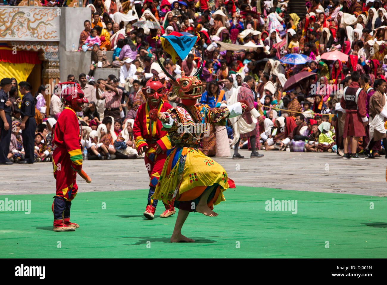 Il Bhutan, Thimpu Dzong, Tsechu annuale, la danza delle feste di addio al celibato e la Hounds (Shawo Shachi) Foto Stock