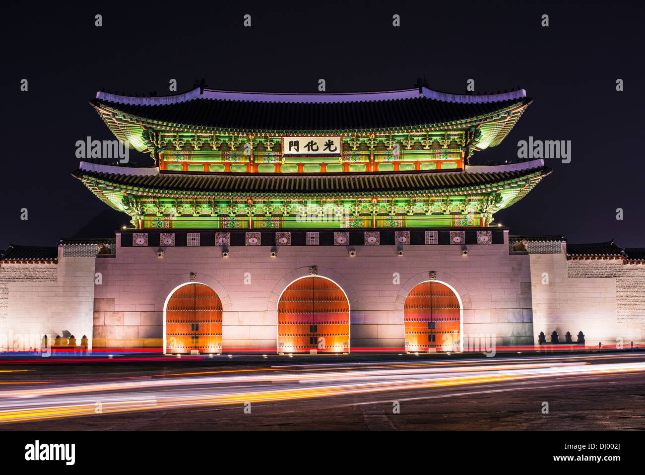 Gwanghwamun Gate è la porta principale del palazzo Gyeongbokgung a Seul, in Corea del Sud. Foto Stock Gwanghwamun Gate è la porta principale del palazzo Gyeongbokgung a Seul, in Corea del Sud. Foto Stock